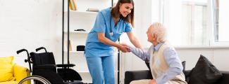 enfermera ayudando a adulto mayor - nurse helping old man